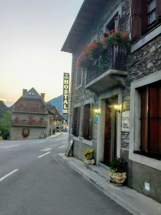 Alojamiento Rural Ostau Era Nheuada Aubert Bagian luar foto