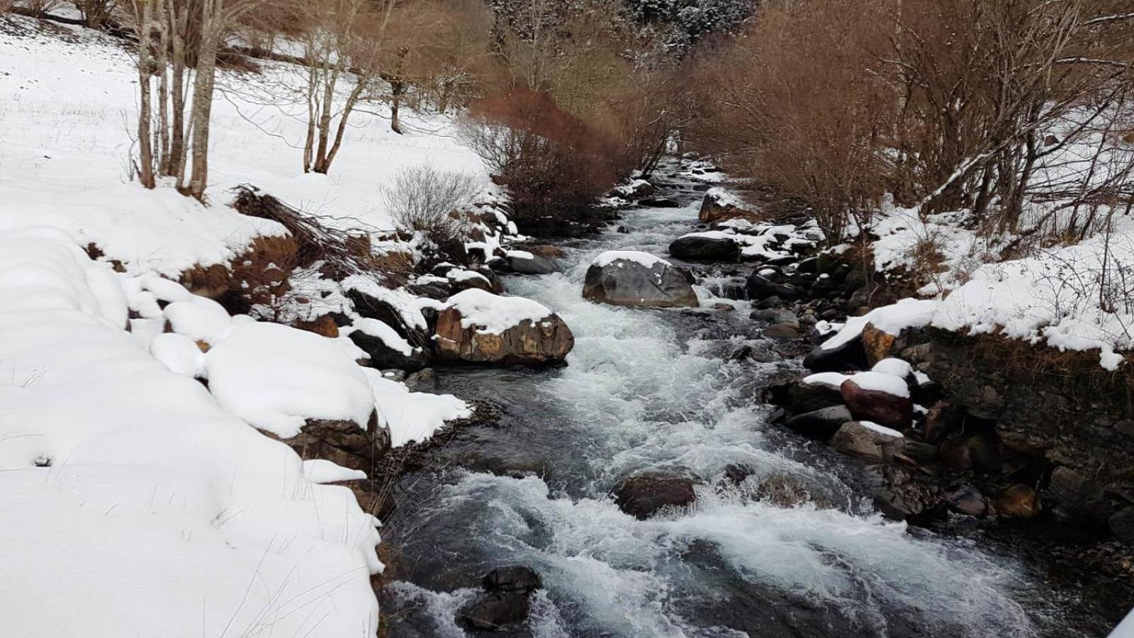 Alojamiento Rural Ostau Era Nheuada Aubert Bagian luar foto