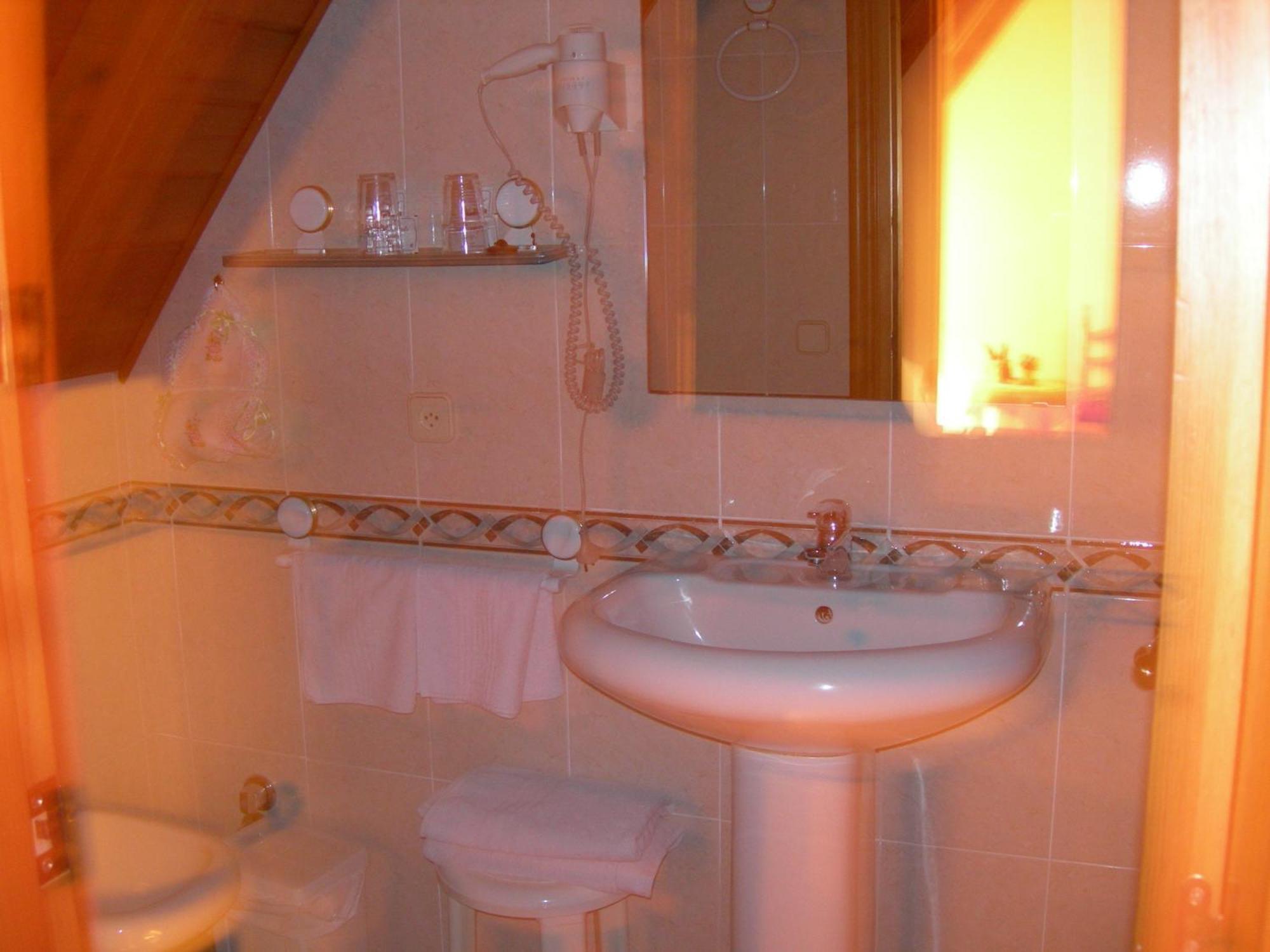 Alojamiento Rural Ostau Era Nheuada Aubert Bagian luar foto
