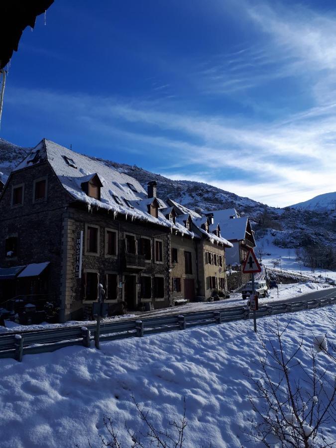 Alojamiento Rural Ostau Era Nheuada Aubert Bagian luar foto